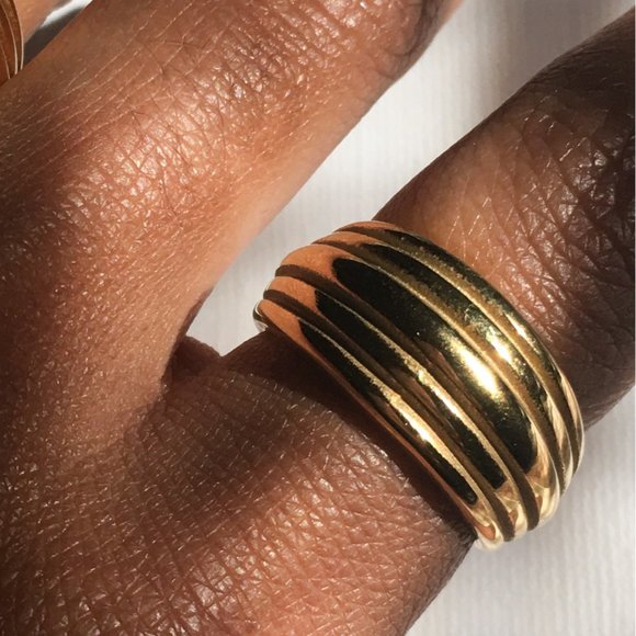 Chunky 18K Gold Statement Ring - Picture 2 of 14